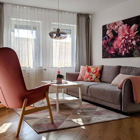 Cozy Apartment With Parking Garage Near Outlet Metzingen  Eksteriør bilde
